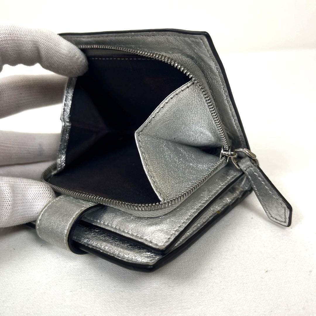 フェンディ　折り財布　FFロゴ　エンボス　ズッカ総柄　ラウンドファスナー　レザー