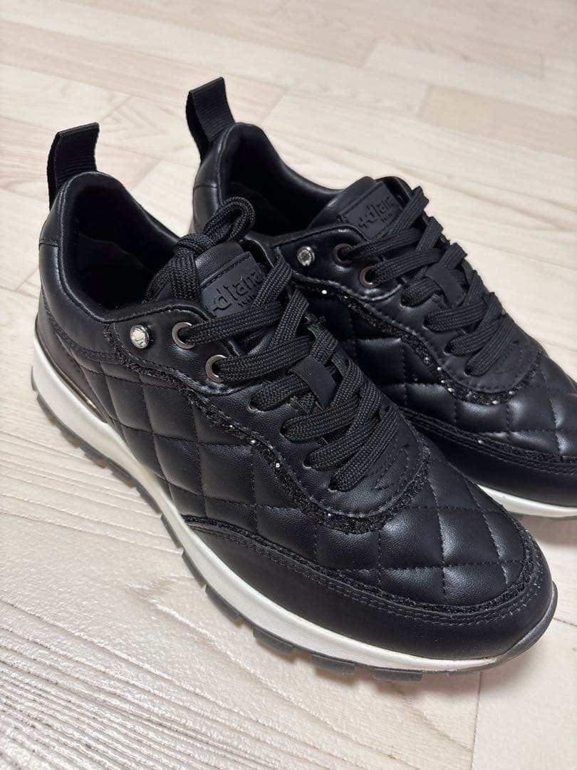 diana キルティング スニーカー