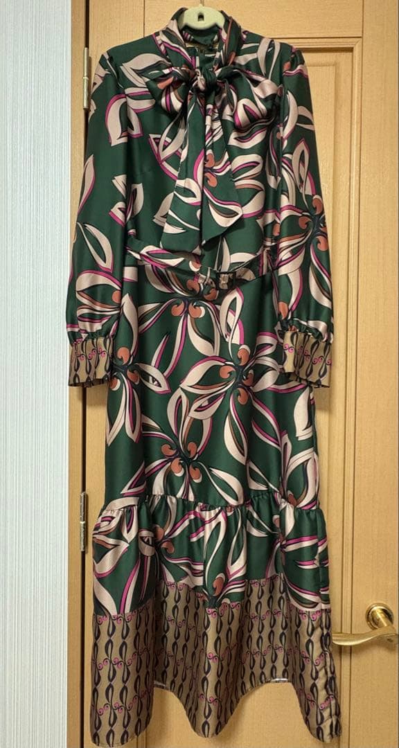 ゆんグレースコンチネンタル 花柄リボン付きロングドレス