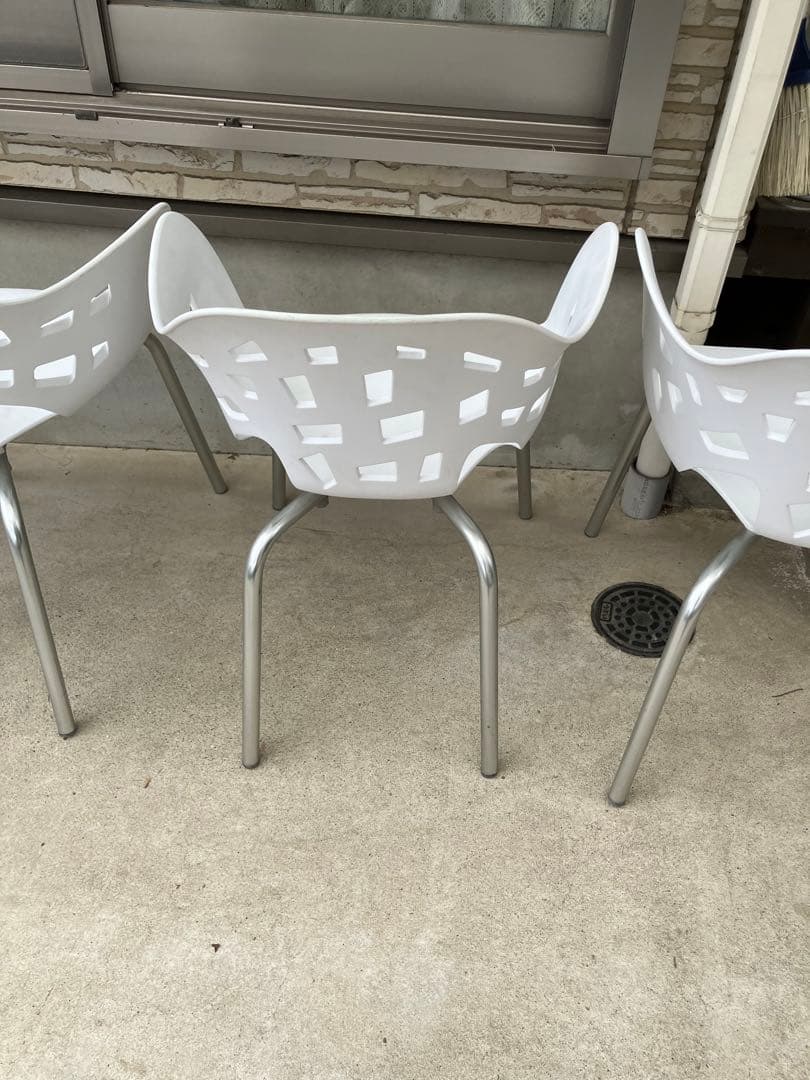 AMAT-3ミラルックアーム　ガーデン　スペイン製4脚　白　ハビエルマリスカル