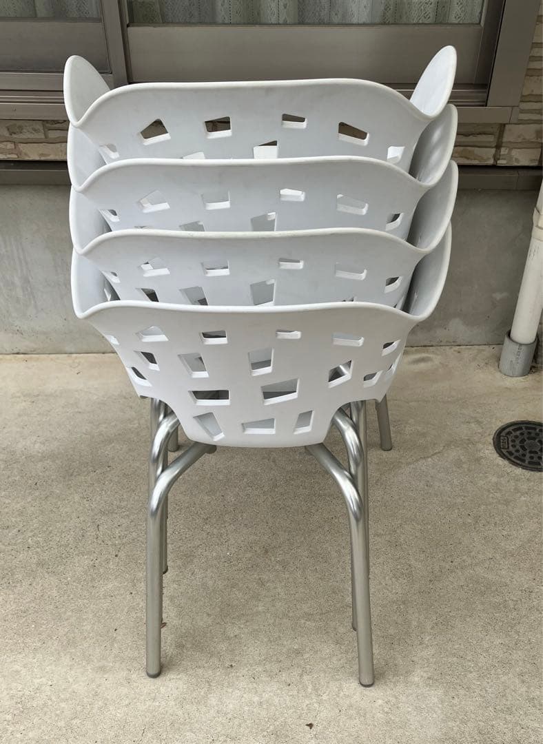 AMAT-3ミラルックアーム　ガーデン　スペイン製4脚　白　ハビエルマリスカル