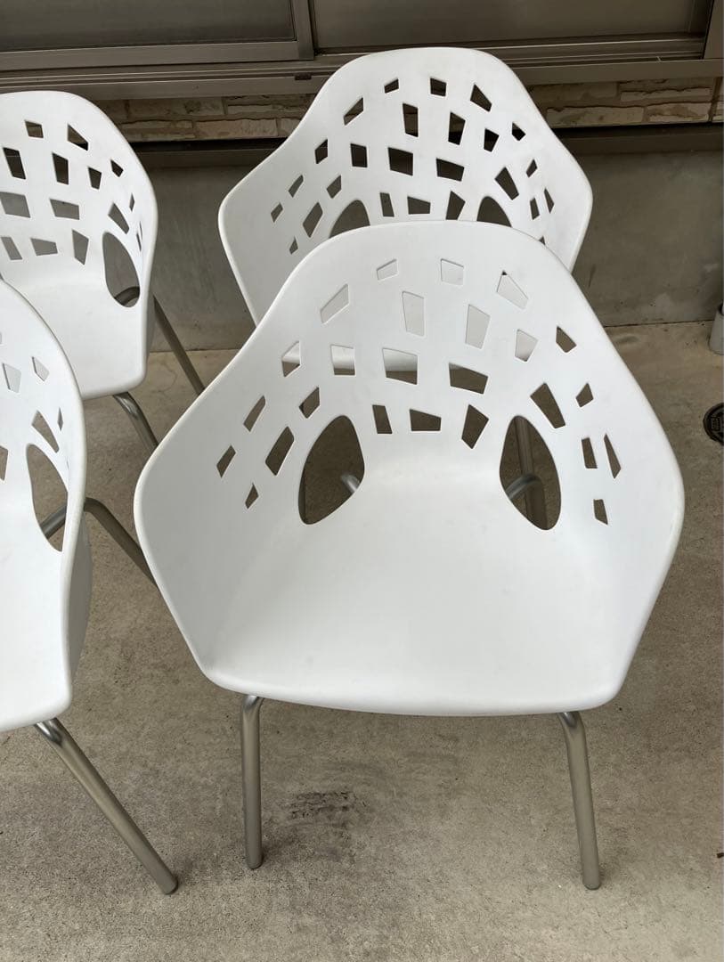 AMAT-3ミラルックアーム　ガーデン　スペイン製4脚　白　ハビエルマリスカル