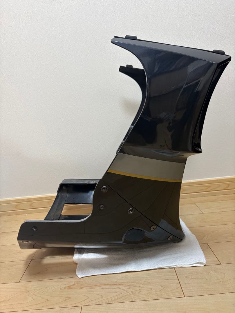 【期間限定セール】（美品）gpz900r カウルセット（センター、アンダー）