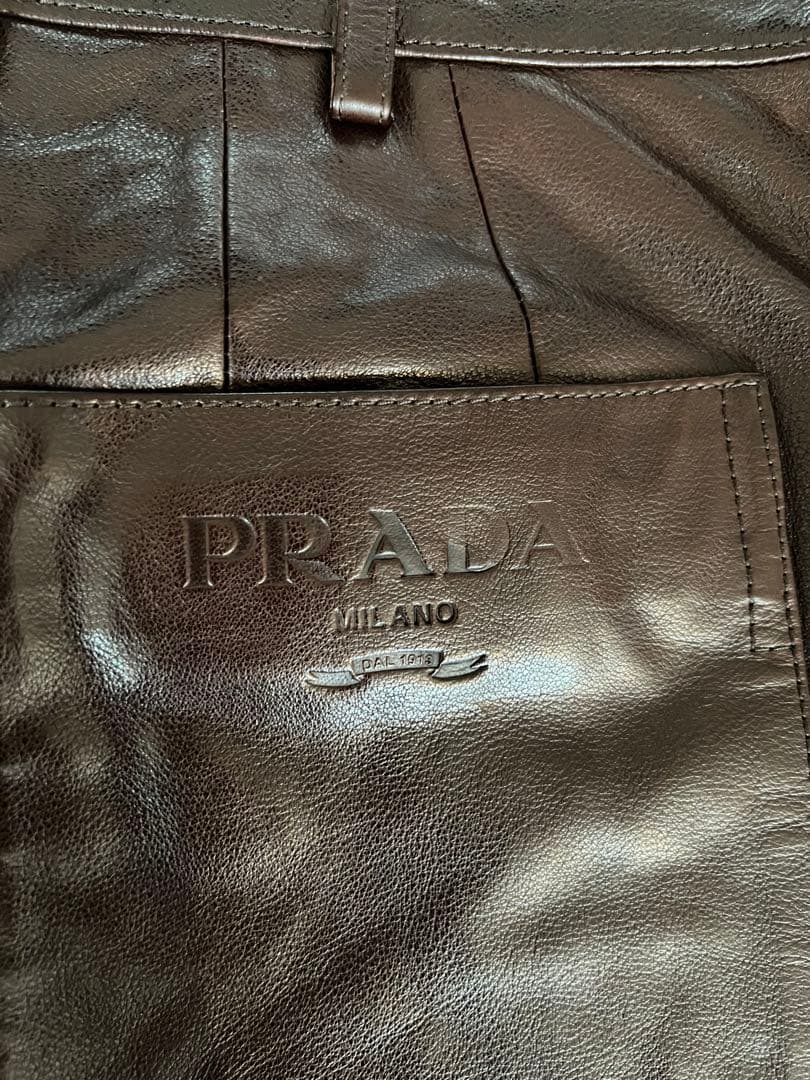 PRADA レザーパンツ