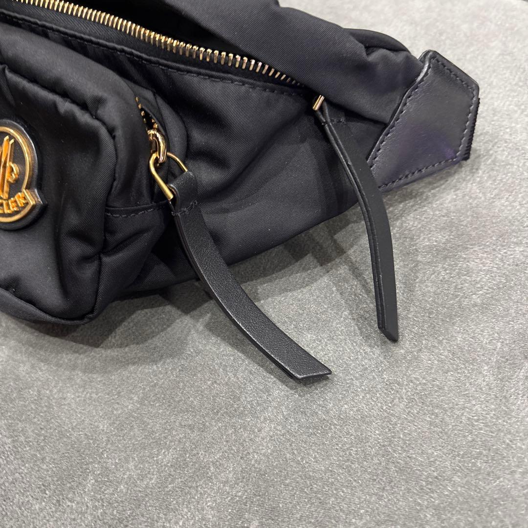 MONCLER ブラック ボディバッグ