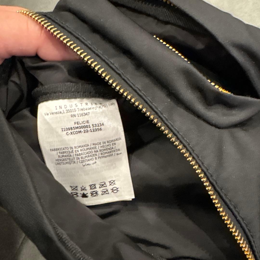 MONCLER ブラック ボディバッグ