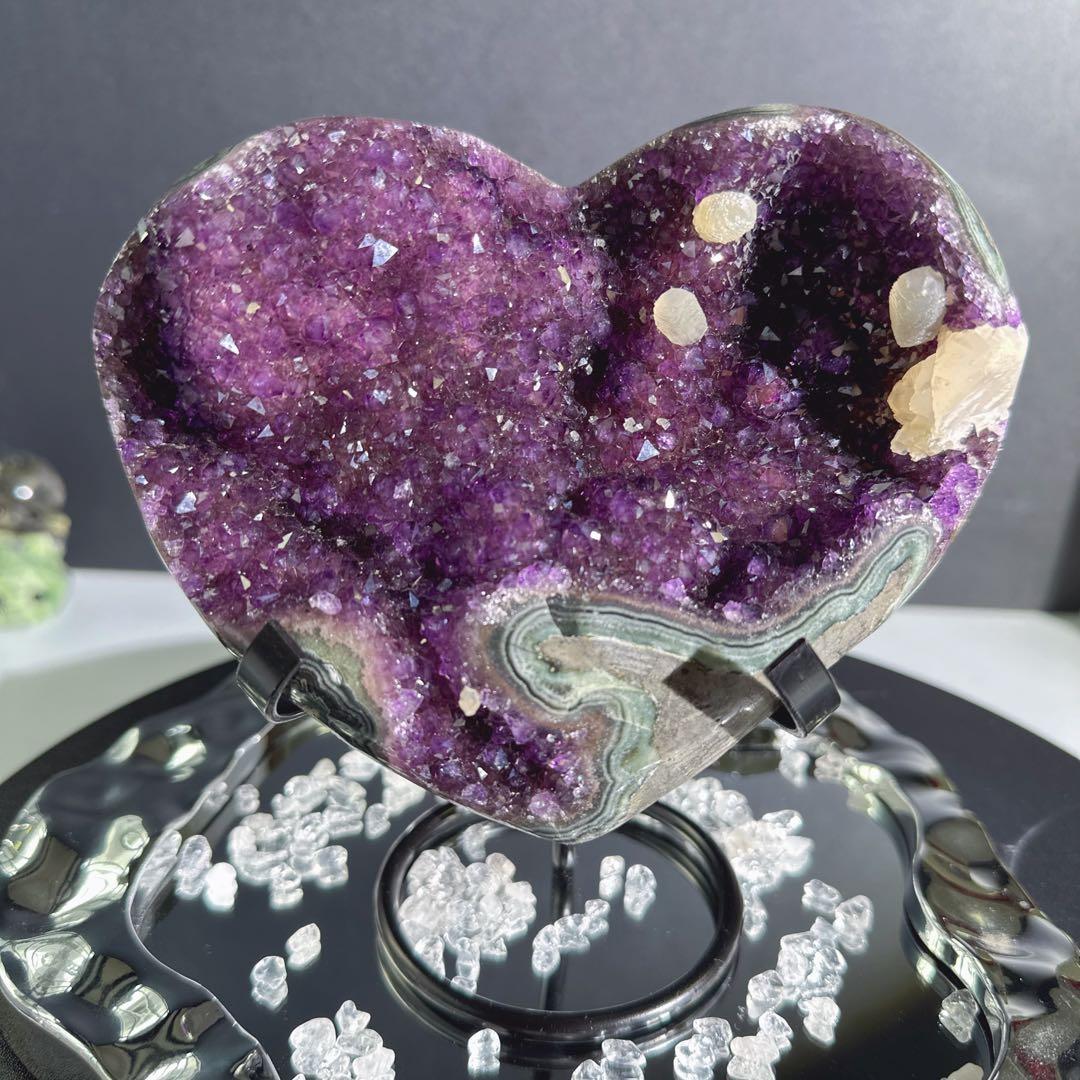 天然石カルサイト共生アメジストのハート　置物　F.83