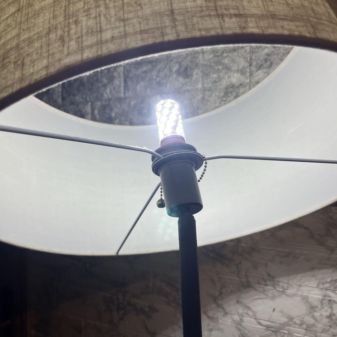 モダン フロアスタンド 照明 サイドテーブル　フロアランプ リネンシェード付き