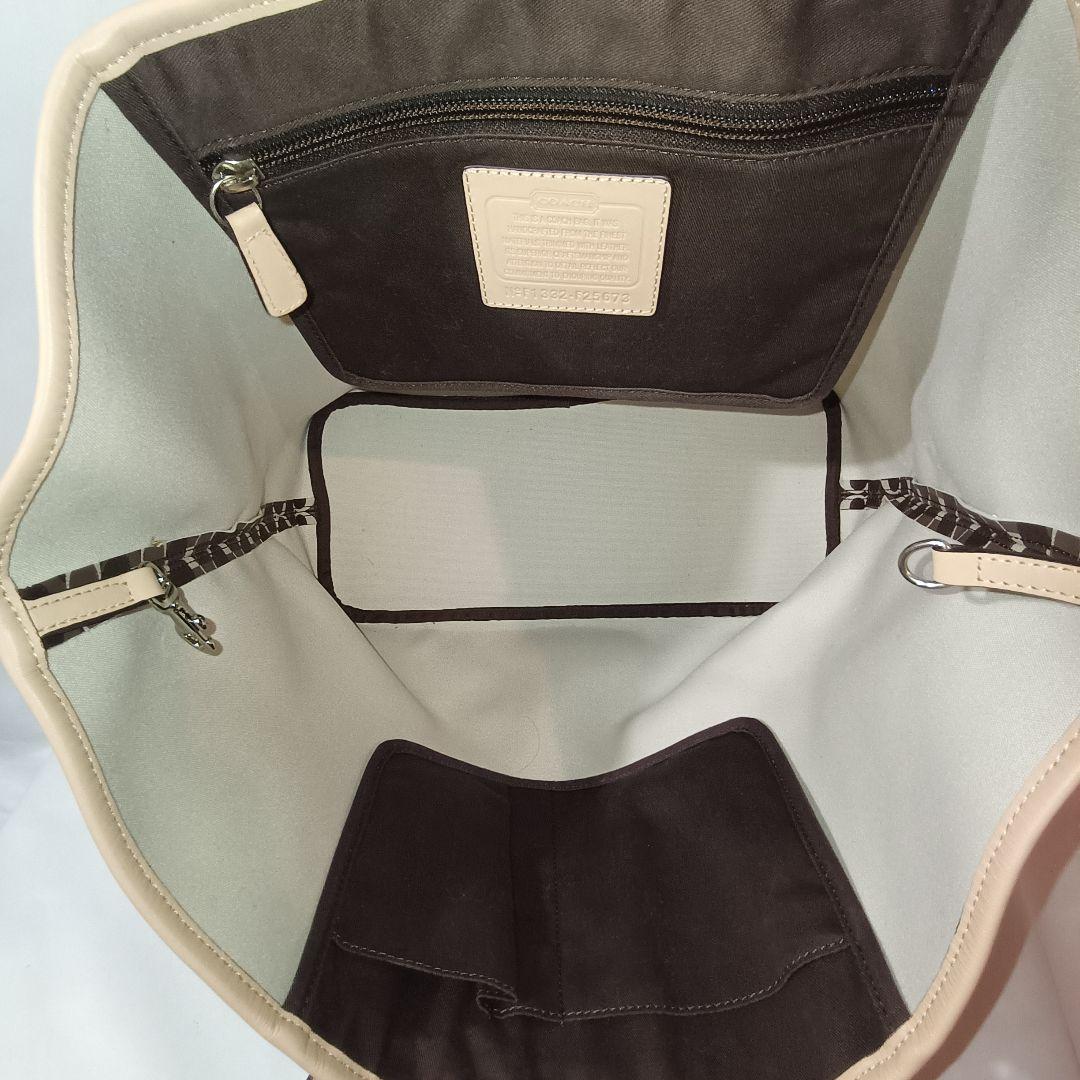 美品 正規品 コーチ トートバッグ PVCレザー シグネチャー 肩掛け 鞄