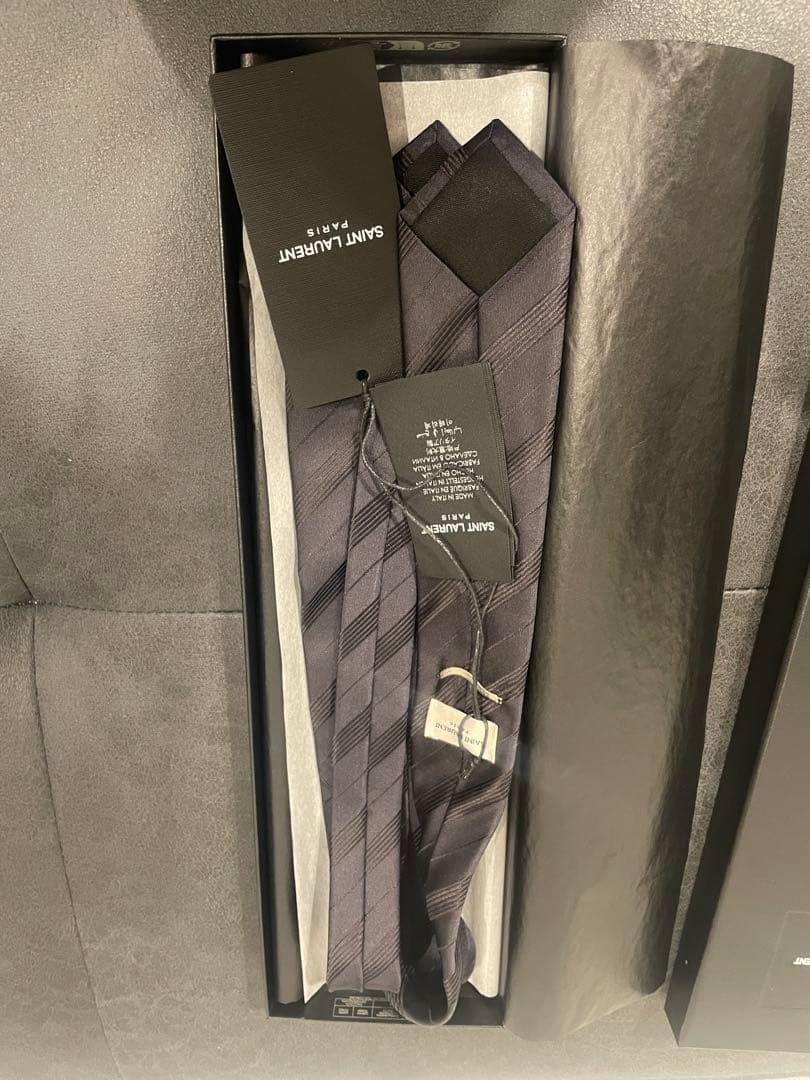 【新品 未使用】正規品 サンローラン ネクタイ ストライプ ブラック 箱付