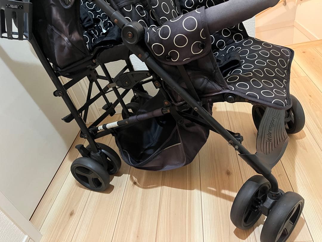 2人乗りベビーカー　キンダーワゴン　DUOシティHOP 折りたたみ可