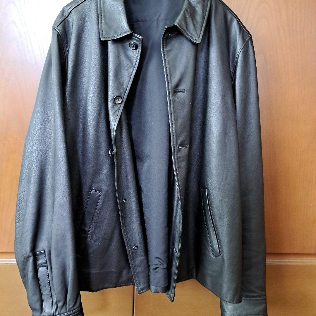 黒レザージャケット ボタン留め 襟付き