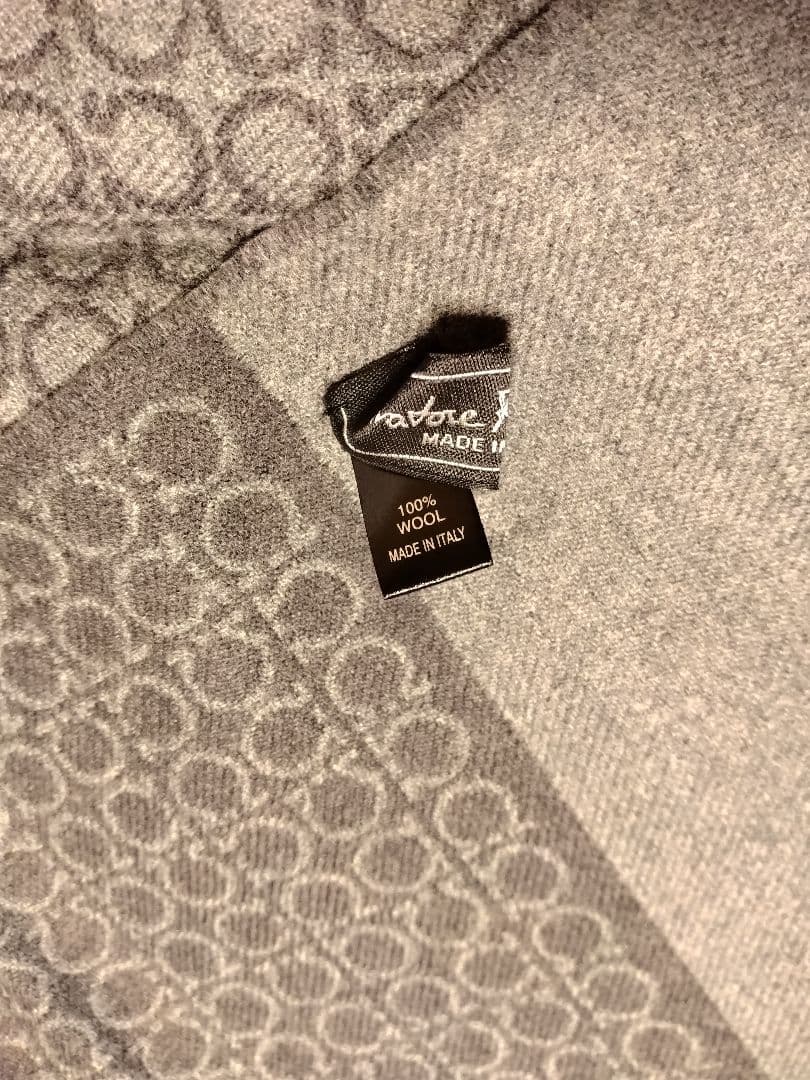 【新品】Salvatore Ferragamo マフラー グレー 35×180