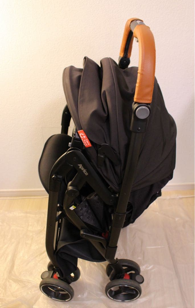 アップリカ　オプティアベビーカー　ハンドルカバー、レインカバー付き