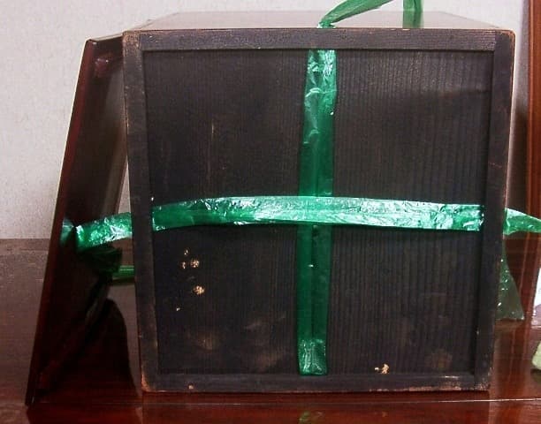 京焼・清水焼　二代 高木岩華作　赤絵古式模様小鉢　共箱　古物。