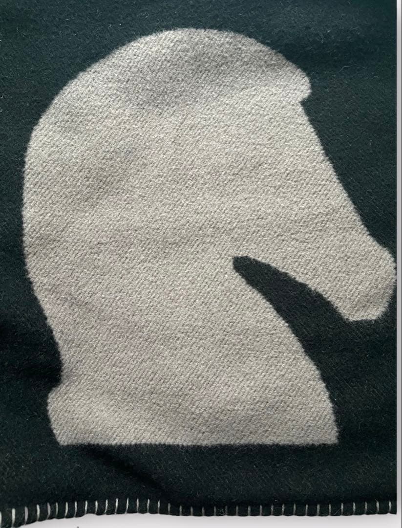 エルメスチェスナイトシルエットクッションカバー