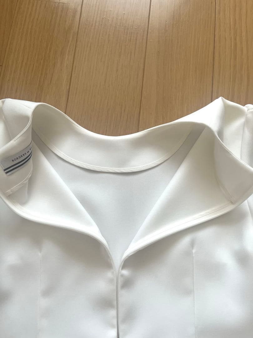 ボーダーズアットバルコニー☆プリーツデザイン ☆半袖トップス☆白☆ペプラム