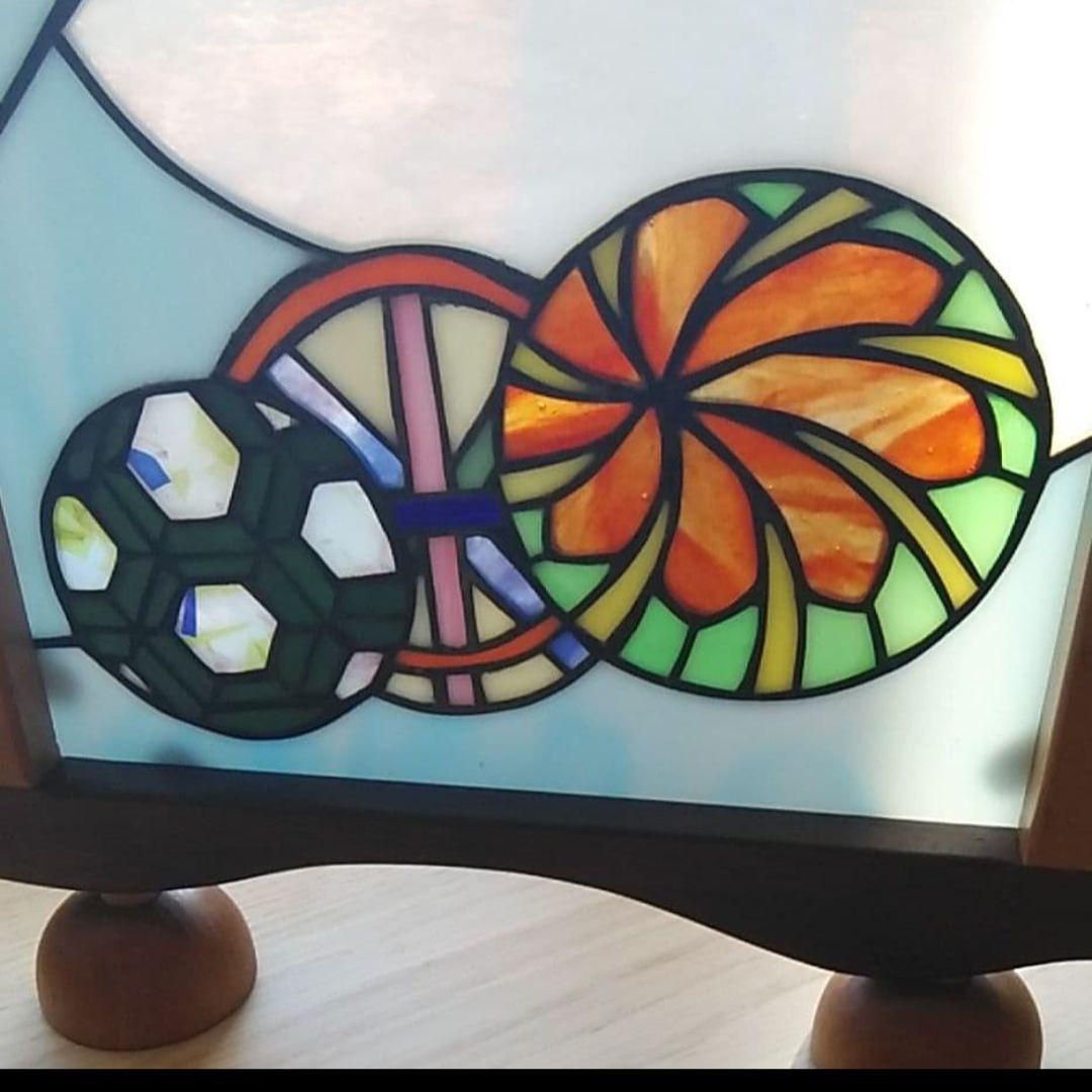 ステンドグラス置物　パネル置物　　手鞠柄:古典柄　額:台座付き