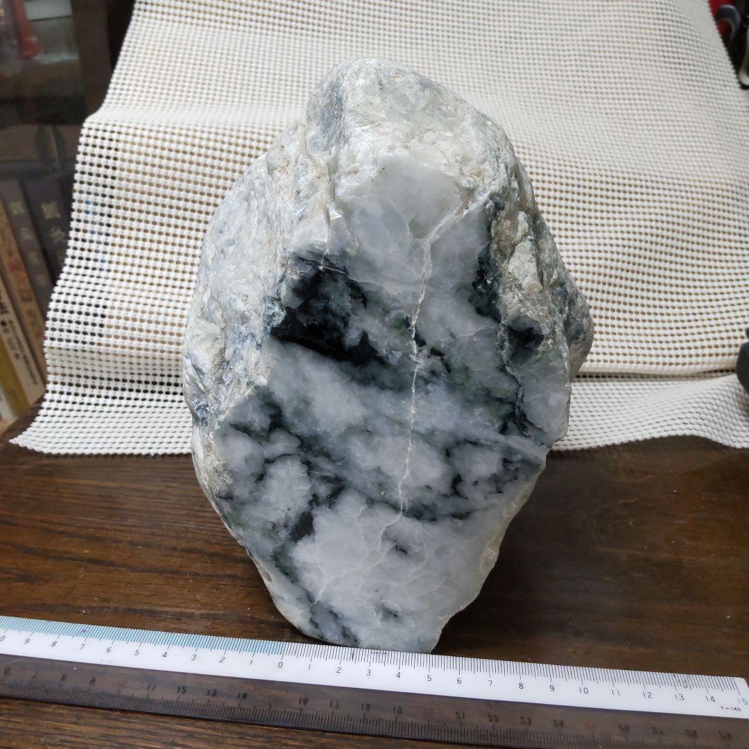 糸魚川翡翠6.16kg,m  (正面にひび割れ傷)