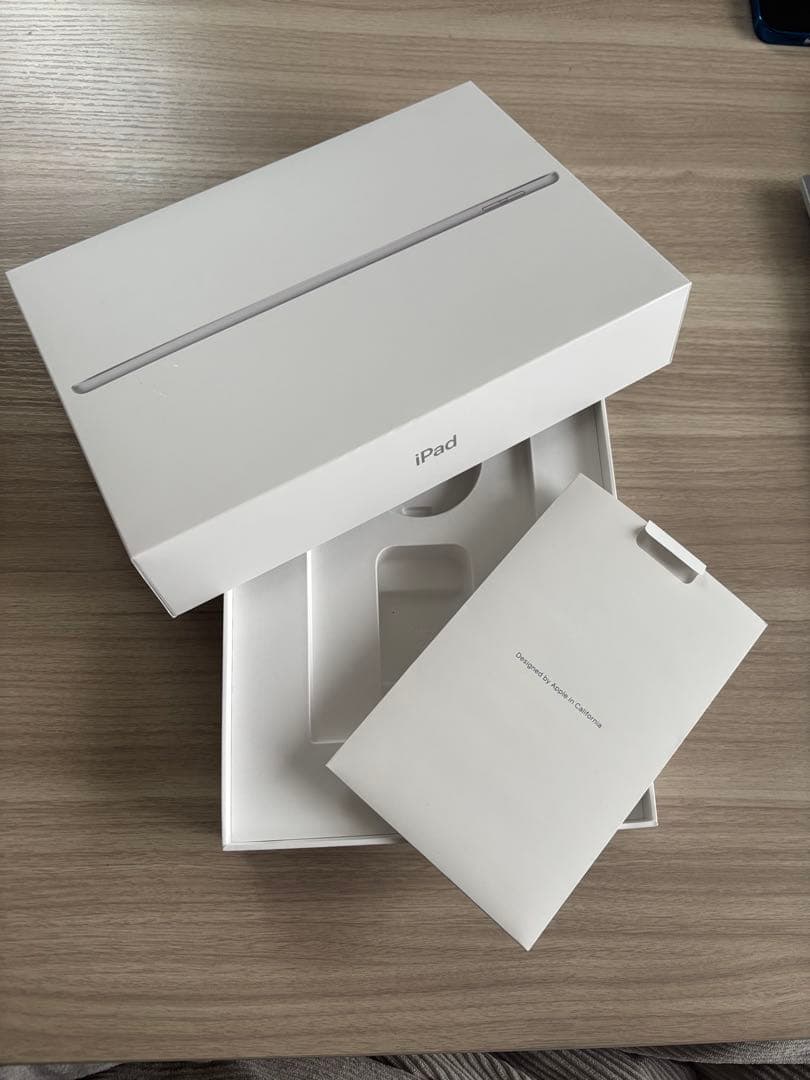 iPad 第9世代 64GB SIMフリー　ほぼ未使用に近い　3点セット