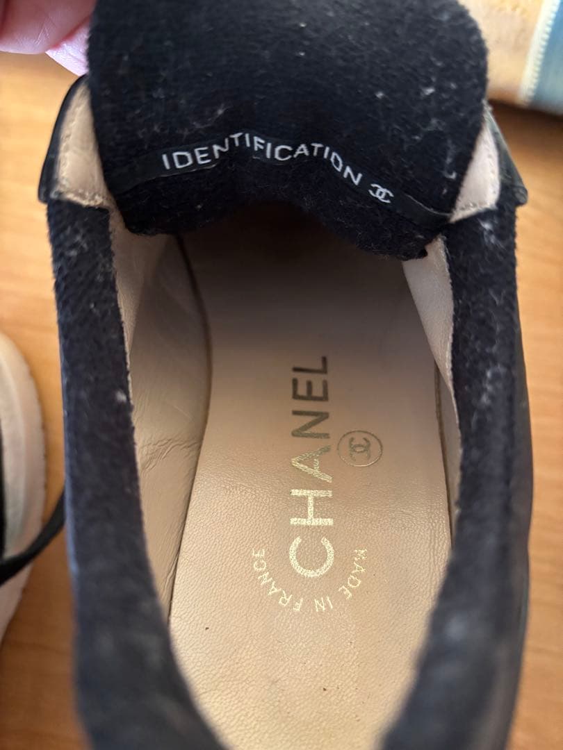 CHANEL ブラックレザー ココマークローカットスニーカー