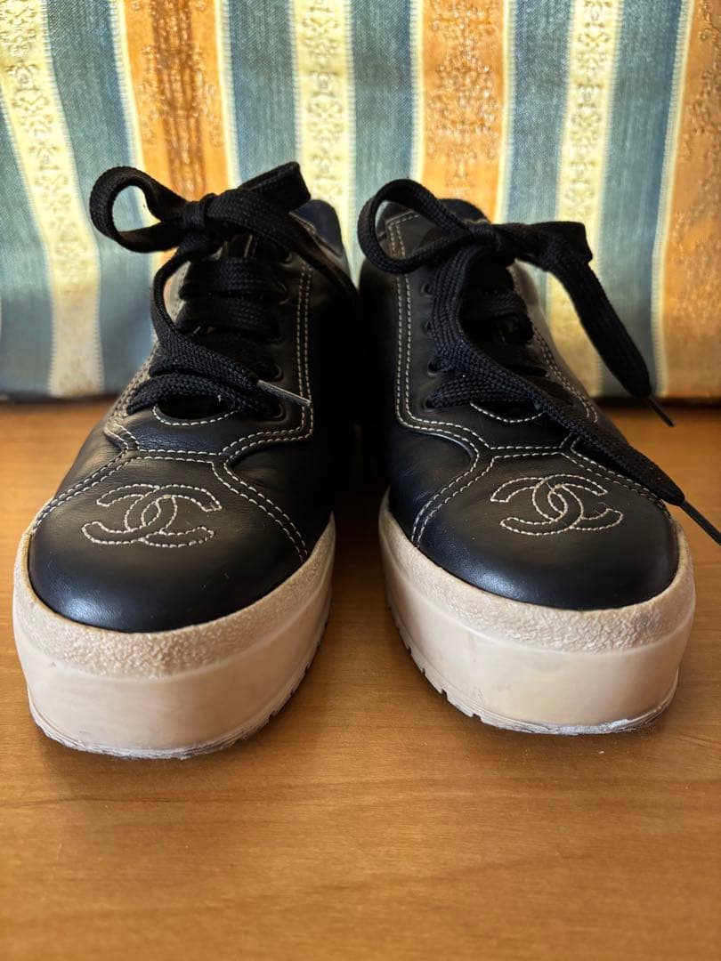 CHANEL ブラックレザー ココマークローカットスニーカー