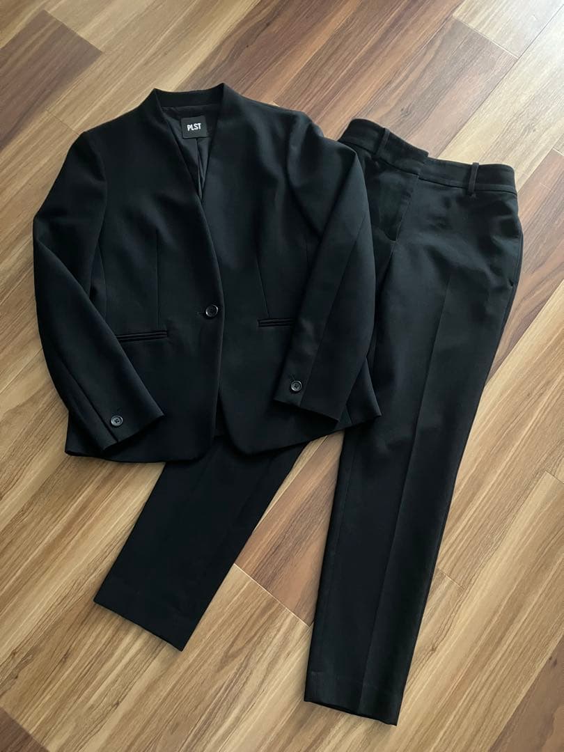 美品PLST プラステ ノーカラージャケットパンツスーツ M S 黒 フォーマル