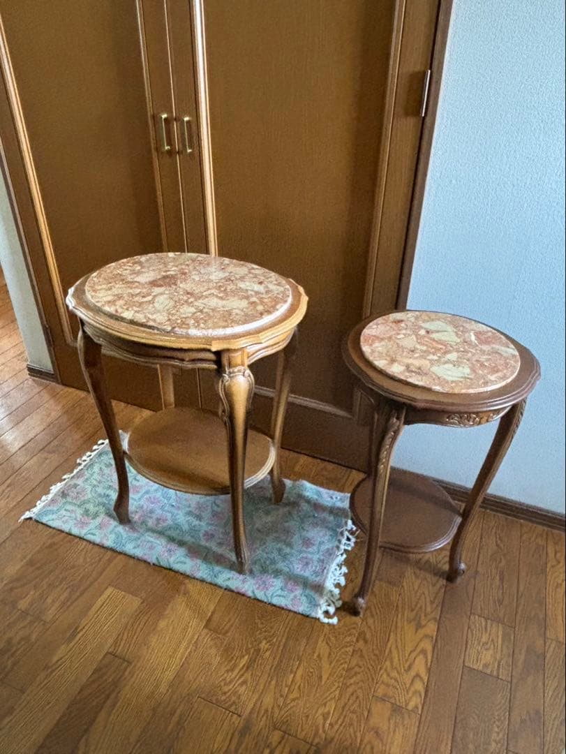 大理石　サイドテーブル　猫脚