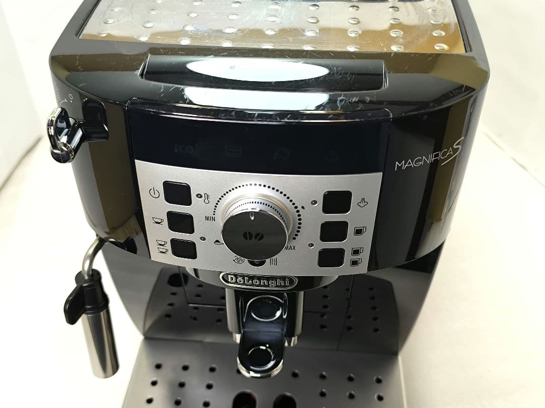 デロンギ　コンパクト全自動コーヒーマシンマグニフィカS ECAM22112B　2