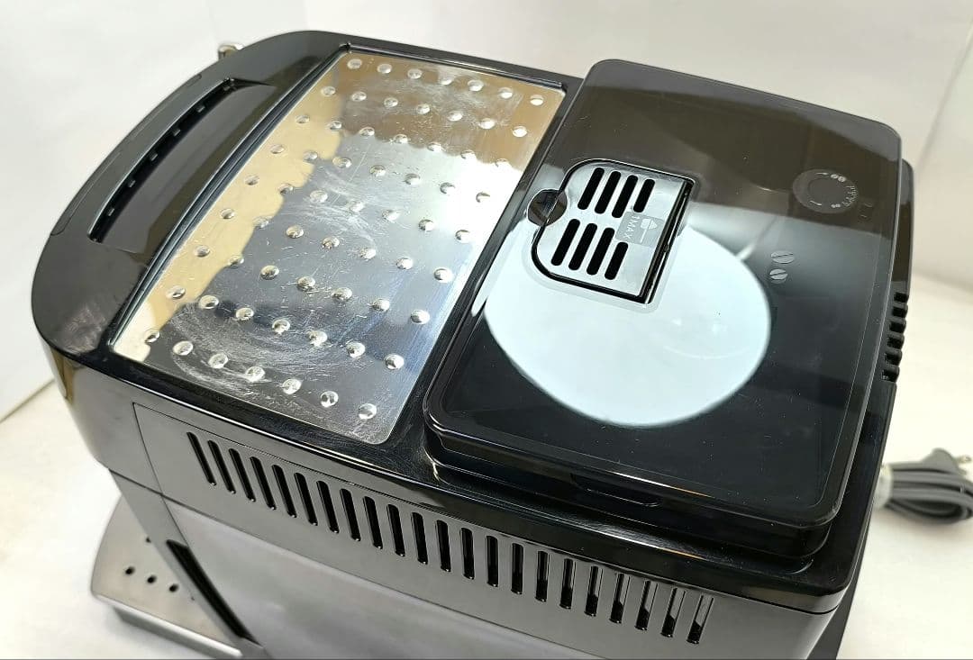 デロンギ　コンパクト全自動コーヒーマシンマグニフィカS ECAM22112B　2