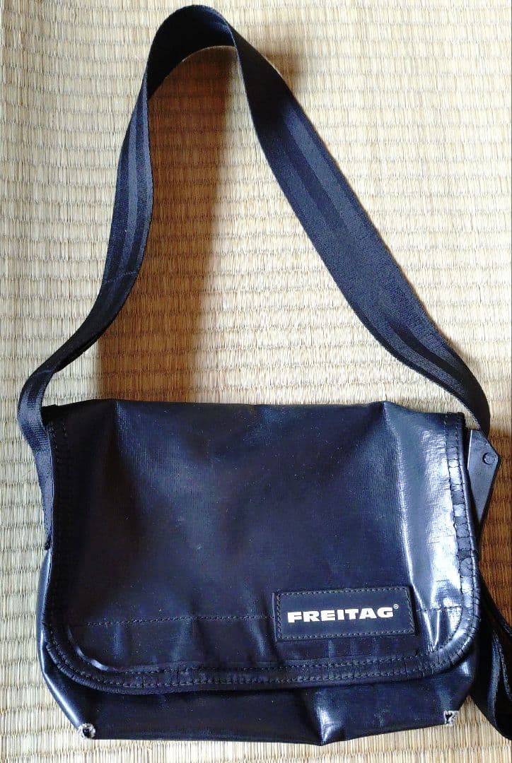 FREITAG 黒 メッセンジャーバッグ