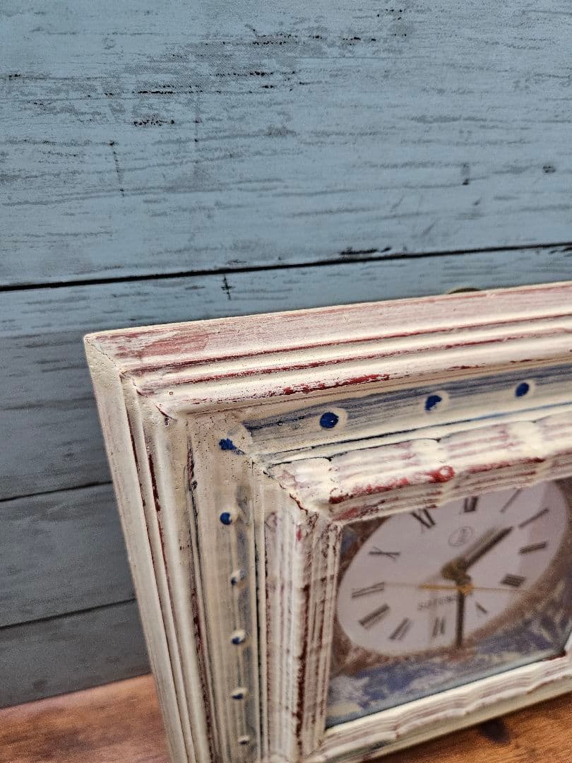 ヴィンテージ 古い壁掛け時計 シャビー ペイント 木製フレーム 四角形