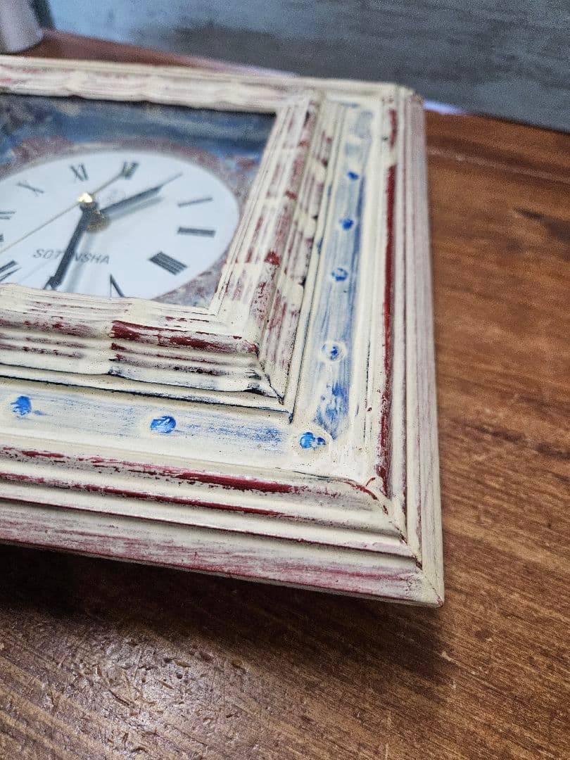 ヴィンテージ 古い壁掛け時計 シャビー ペイント 木製フレーム 四角形