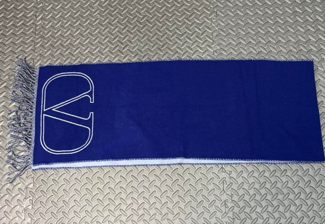 P*a様 正規品　ヴァレンティノ　定番　マフラー