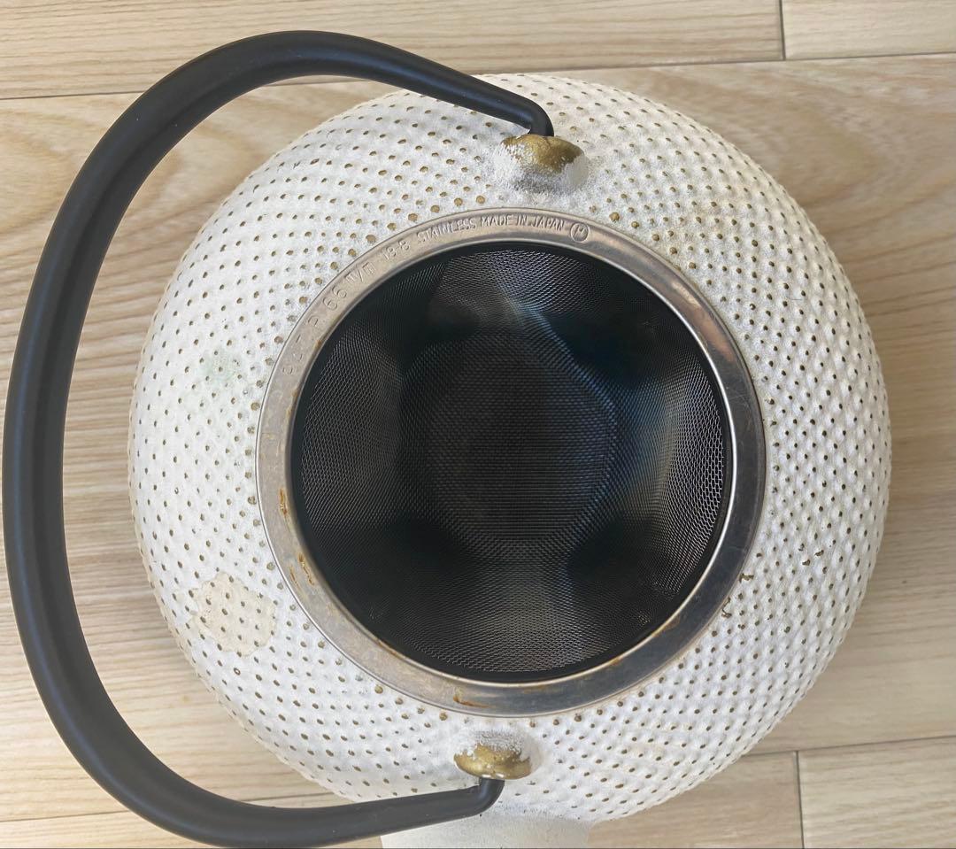 南部鉄器【南部宝生堂 及富 OITOMI】令和霰　瓶敷セット (ホワイト 白）