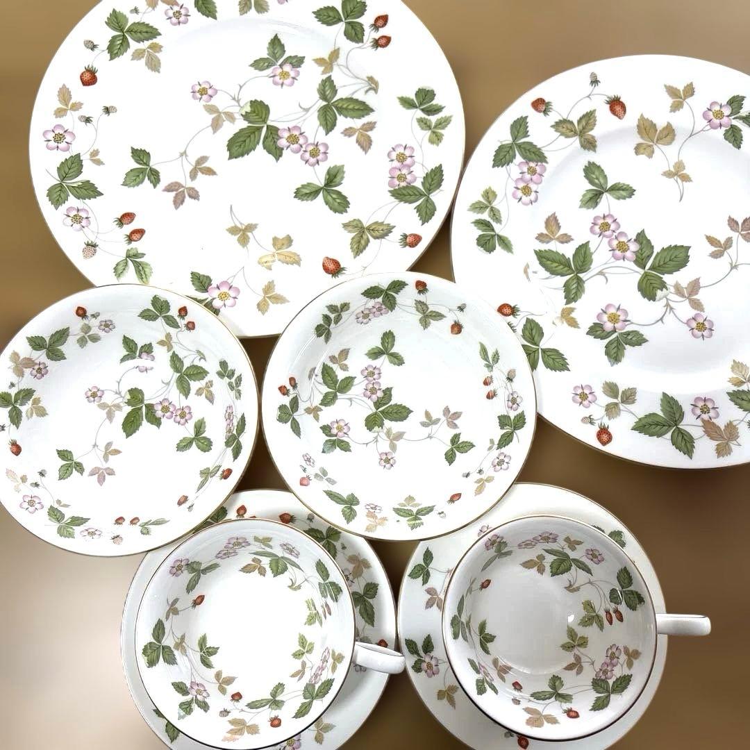  ワイルドストロベリー　大皿・サラダボール・ティーカップセット