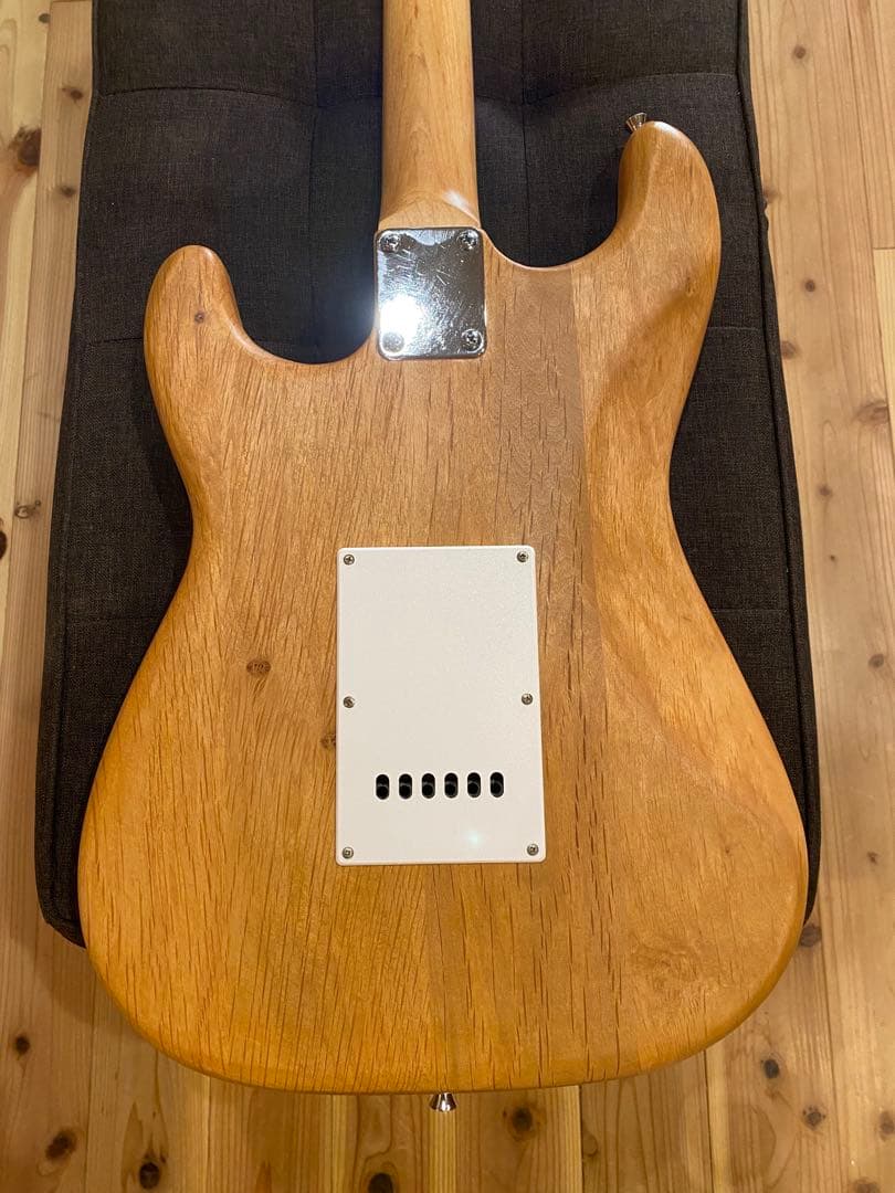 ストラトキャスター ナチュラルフィニッシュ