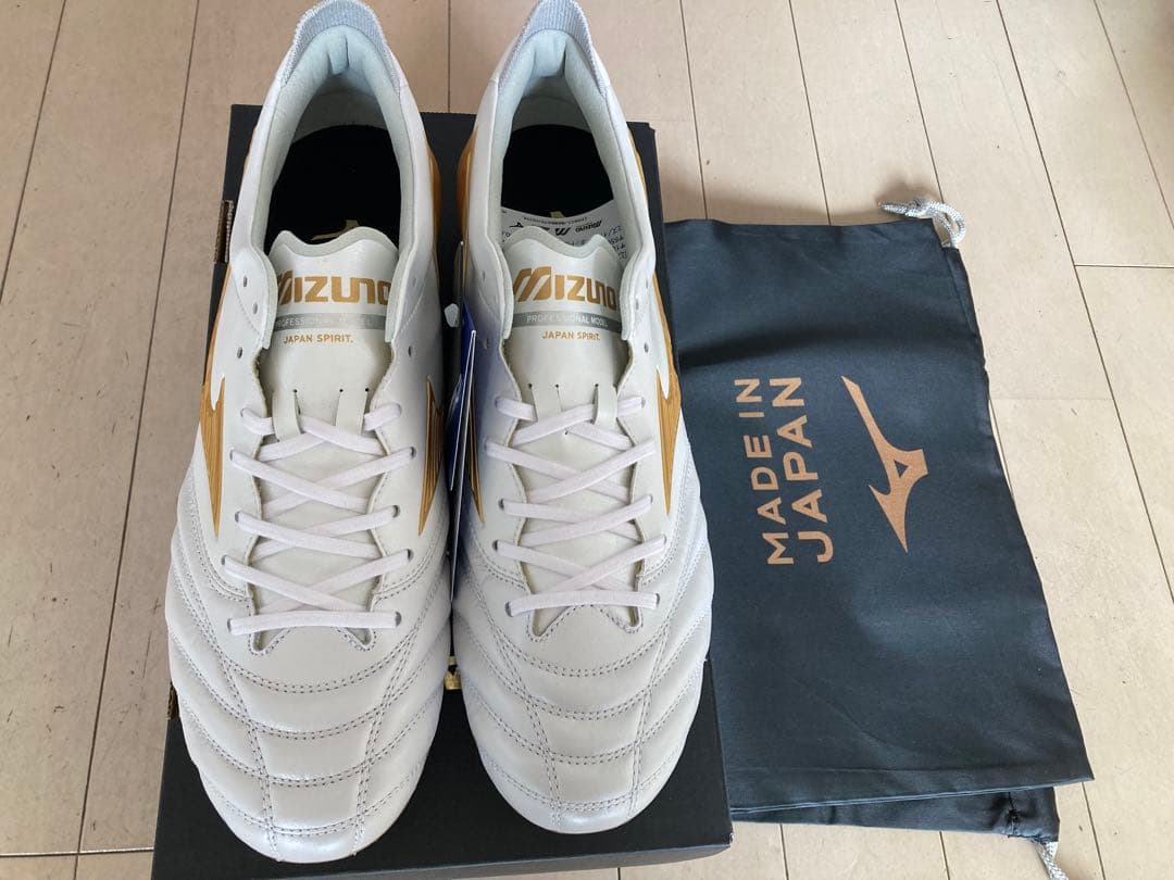 モレリアネオ4ジャパン　白✖️金　26.0㎝　新品。