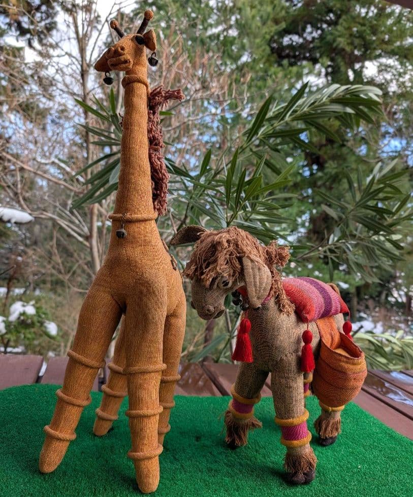 スリランカ製　　手作り布製　 きりん＆ロバ
