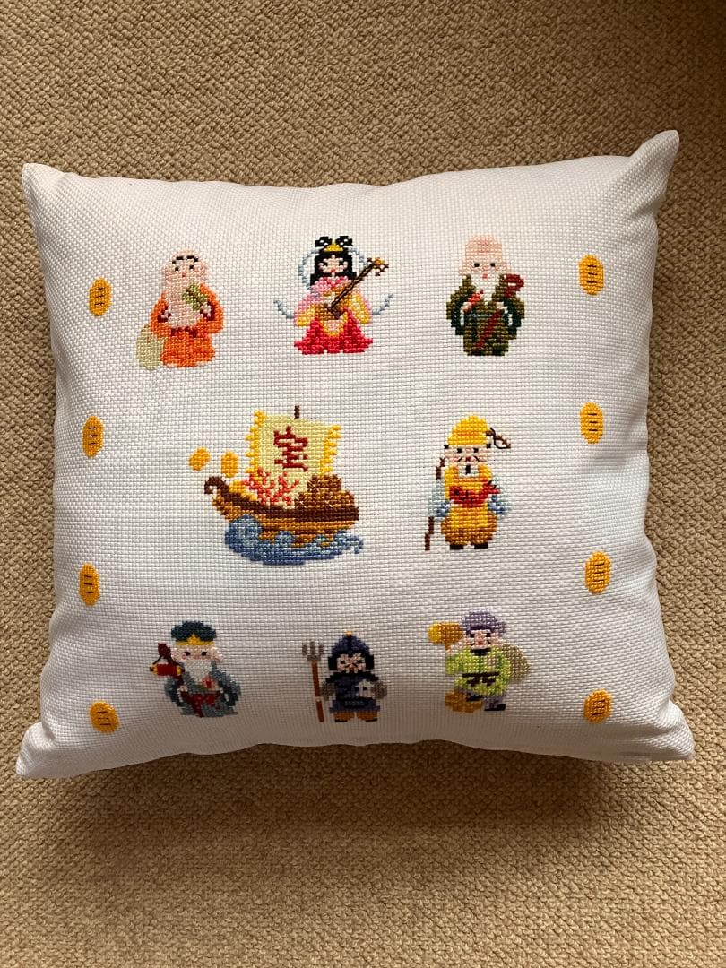 【プレゼントにいかが？】和風柄　刺繍 ハンドメイド　クッションカバー