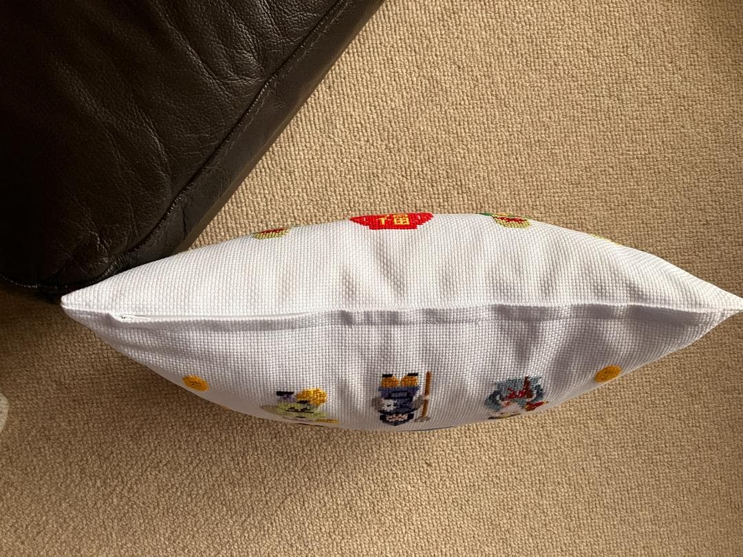 【プレゼントにいかが？】和風柄　刺繍 ハンドメイド　クッションカバー