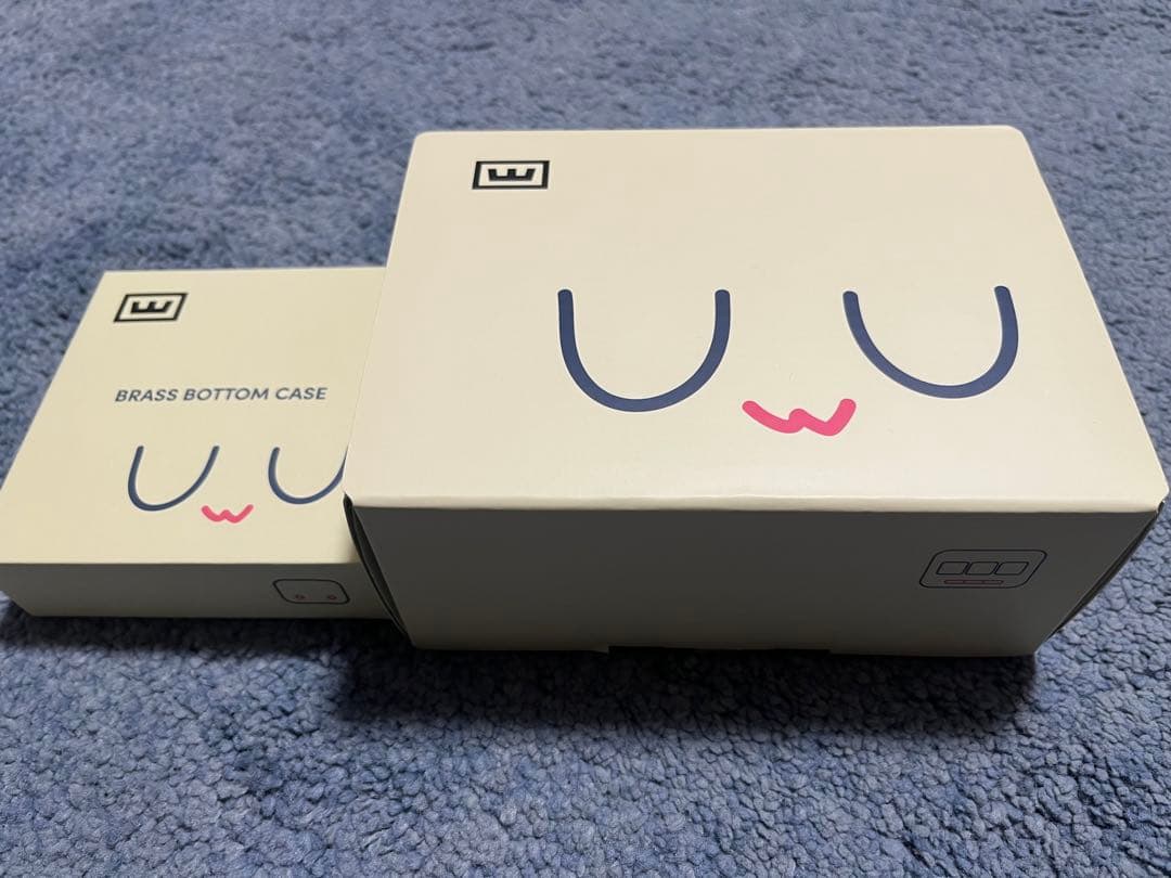 wooting uwu RGB Brass Bottom Case付属
