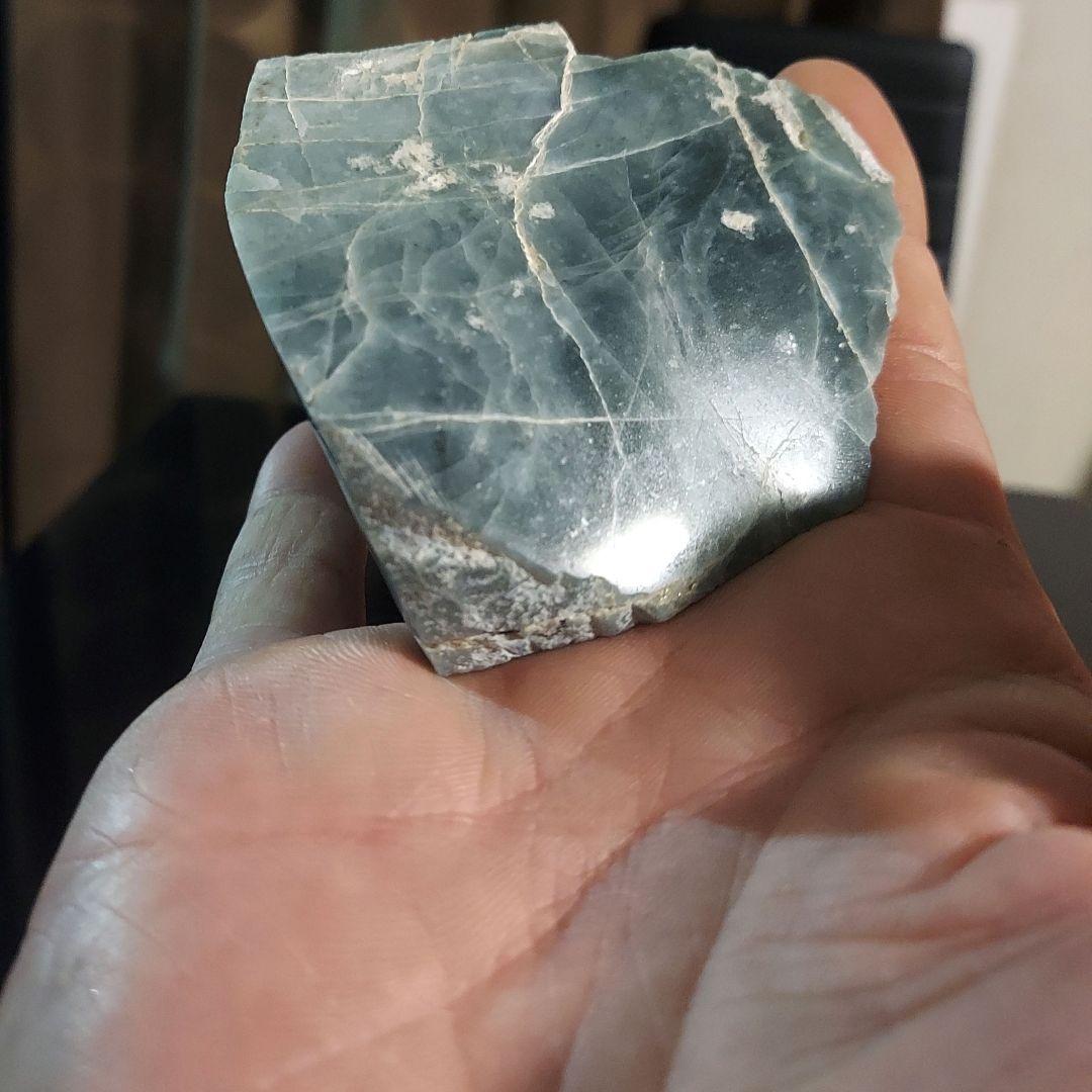 希少！ 産出量の少ない グアテマラ翡翠 JADEITE 原石 多面磨き 452