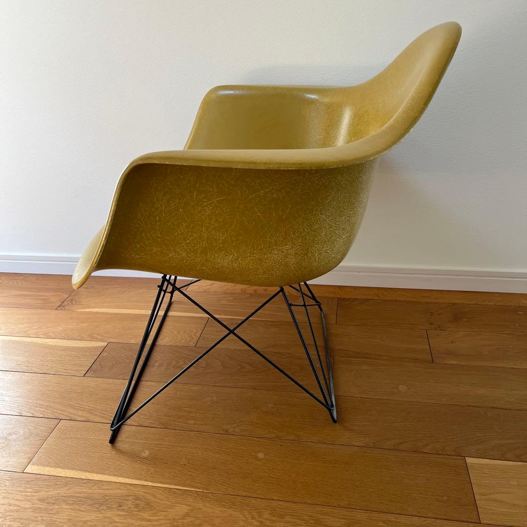 モダニカ　イームズ アームシェルチェア