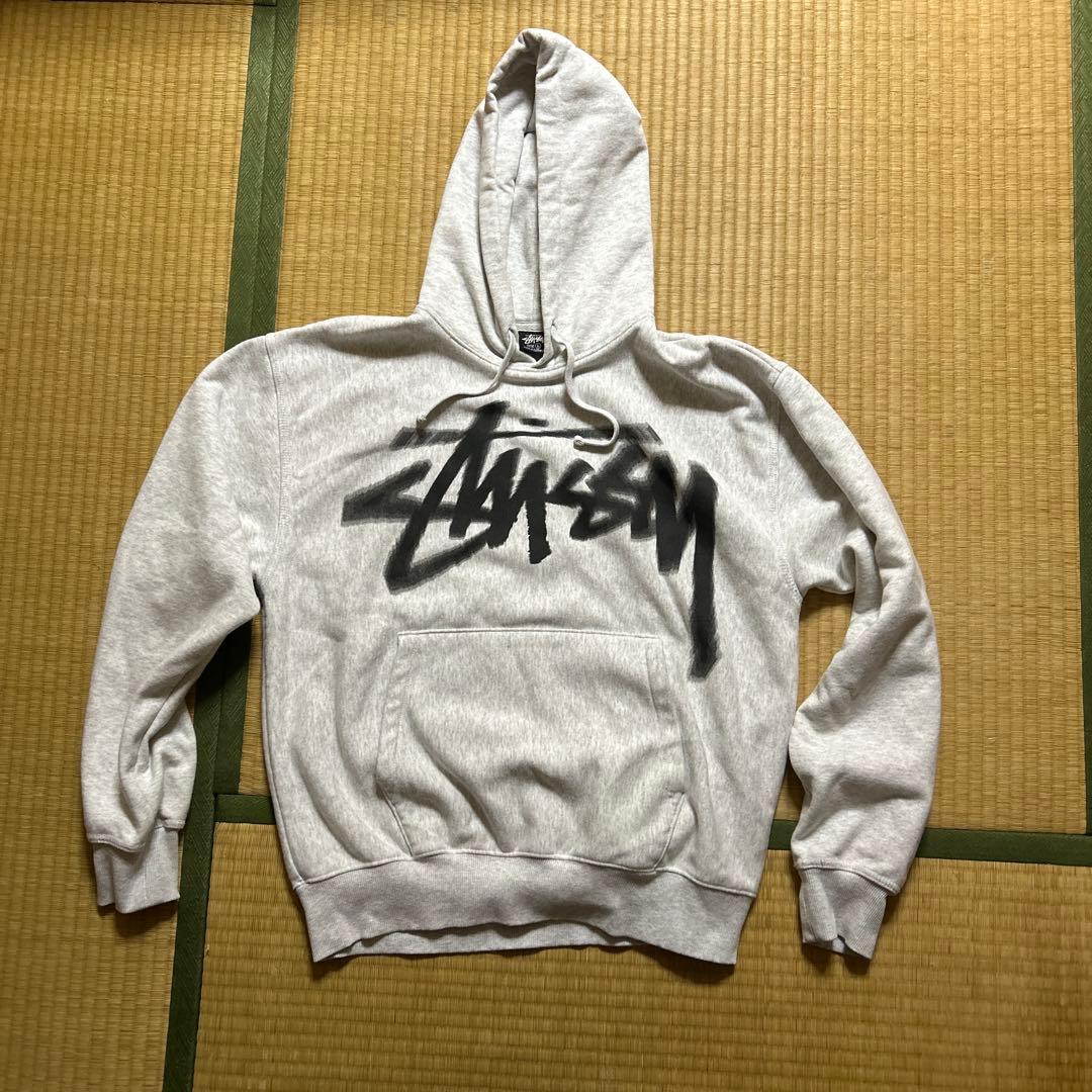 かつきくん着用　stussyグレーパーカー