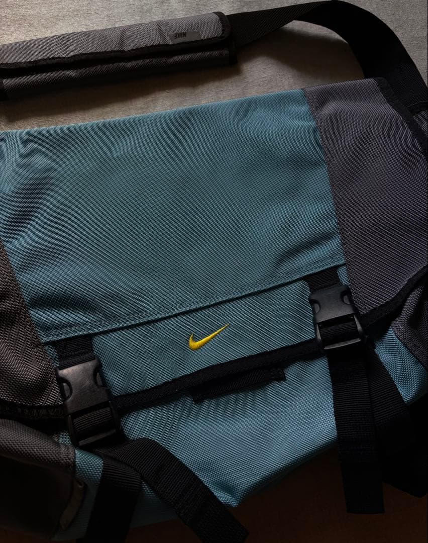 【極美品】00s NIKE メッセンジャーバッグ ナイキ テック ギミックY2K