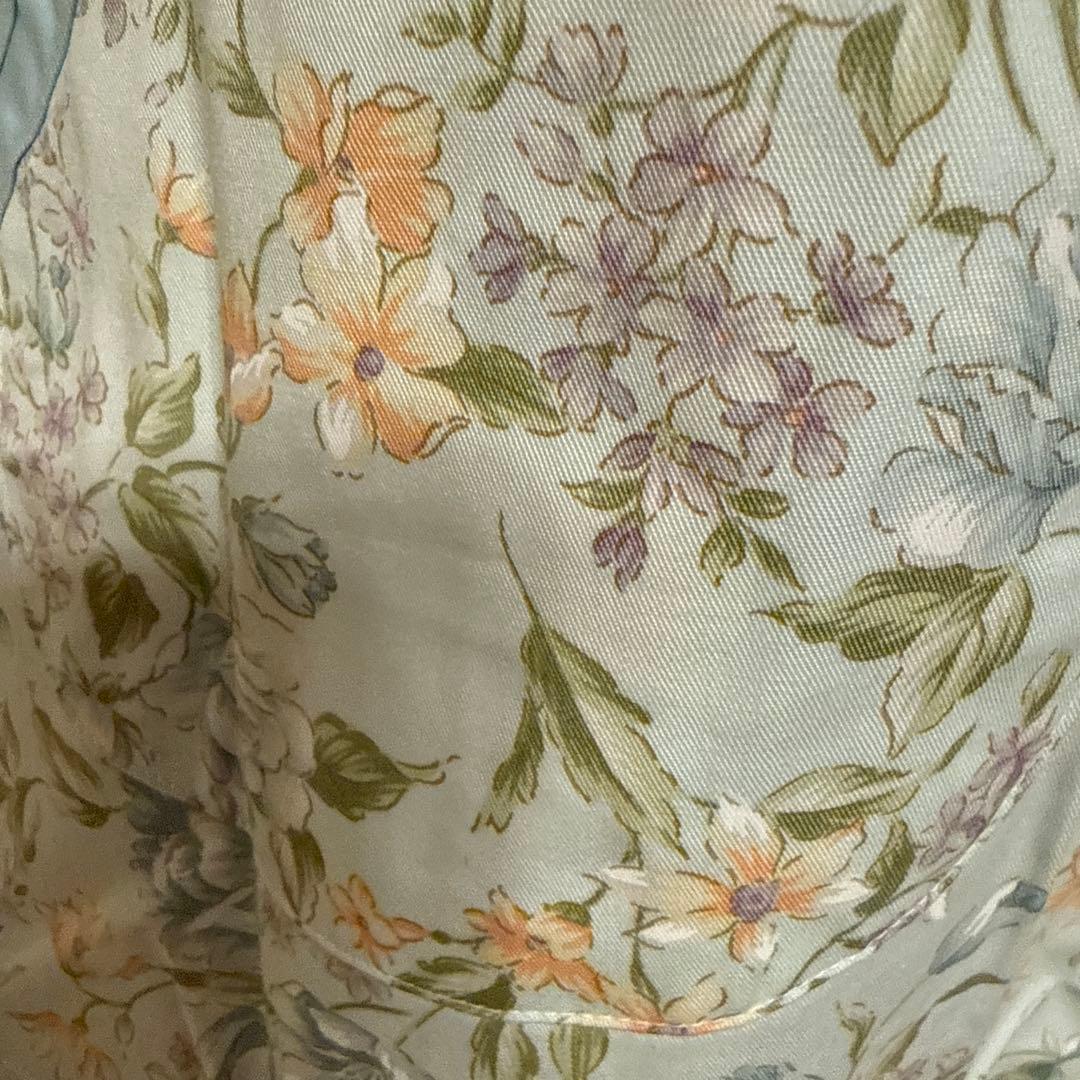 バレンチノガラバーニィのウエスト切り替えデザイン、たっぷりギャザーのエプロン