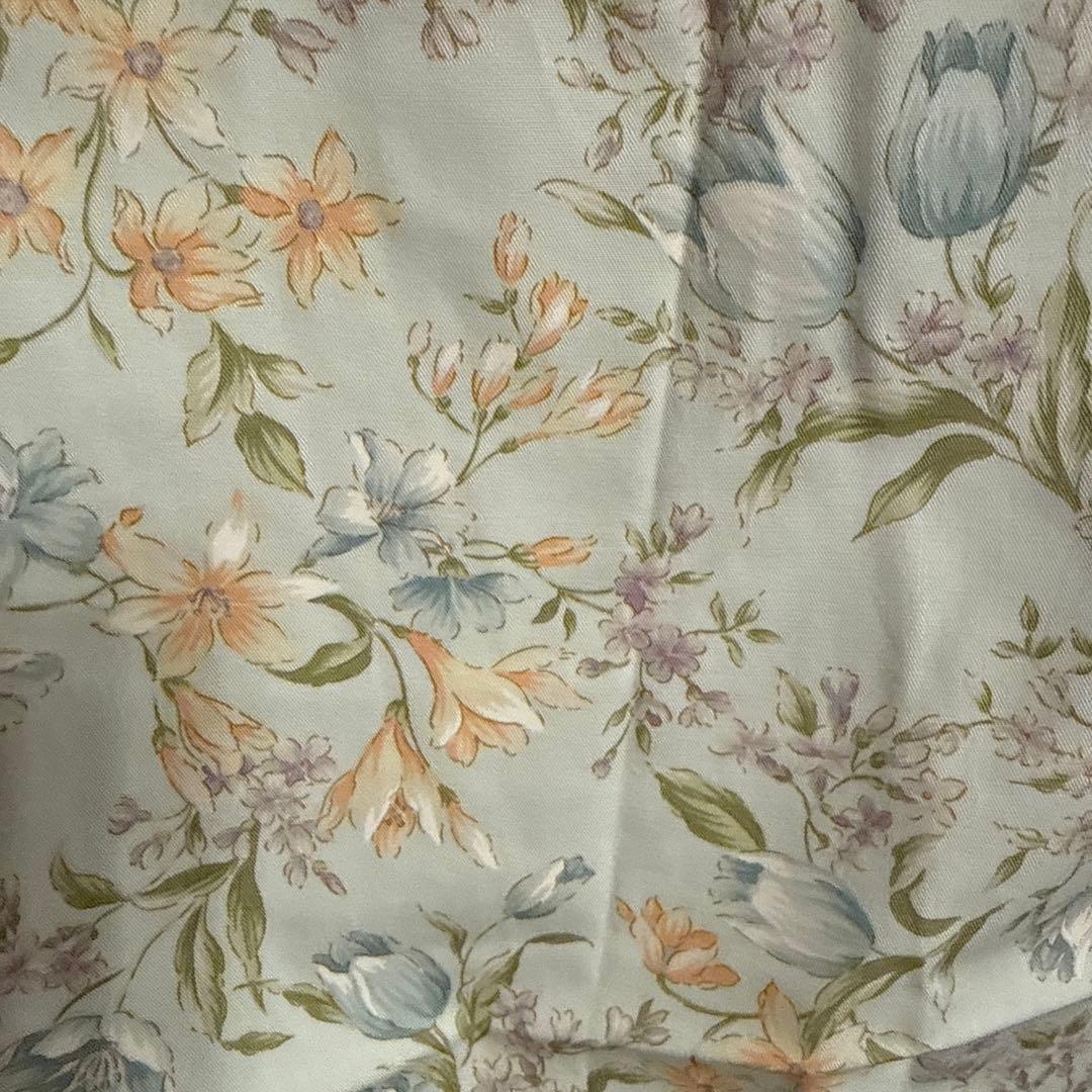 バレンチノガラバーニィのウエスト切り替えデザイン、たっぷりギャザーのエプロン