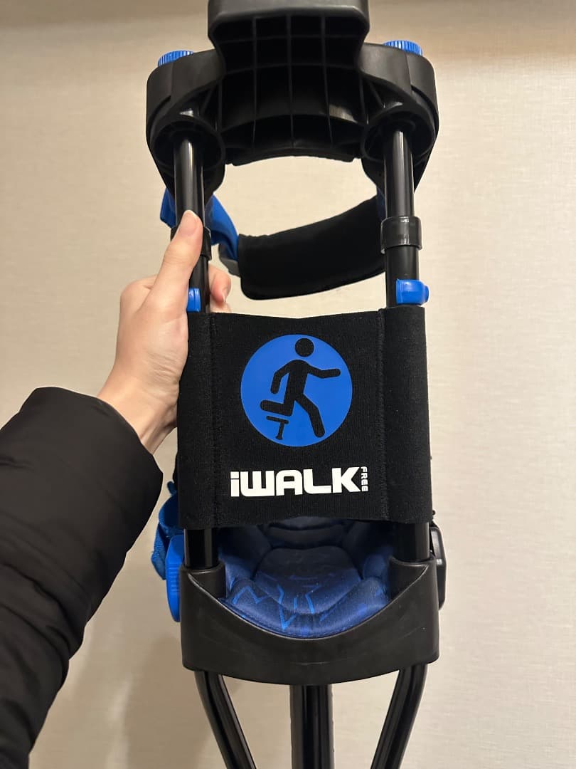 アイウォークフリー 膝用松葉杖 青