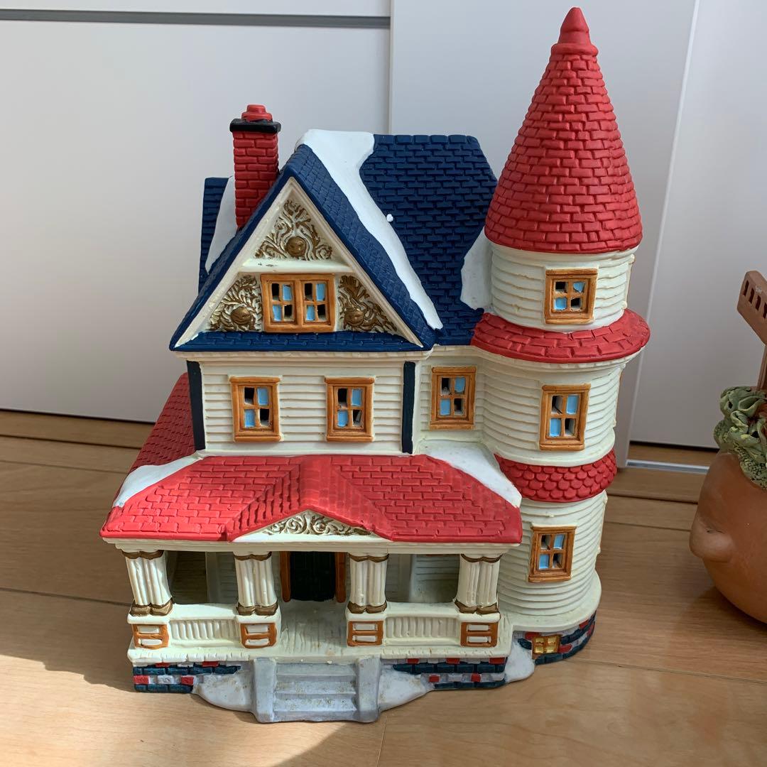 ミニチュアハウスクリスマスディスプレー　陶器のお家　雪の粉付き